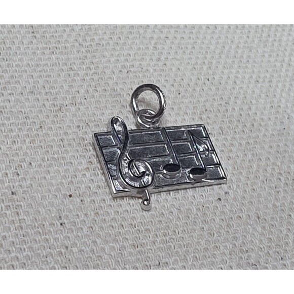 Vintage Wells Sterling Music Pendant – Treble Clef & Notes – Silver – 5/8” x 1/2 - Picture 4 of 8